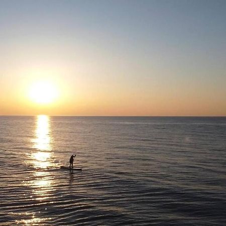 Entire Cosy Bungalow Close To Beach 히챔 외부 사진